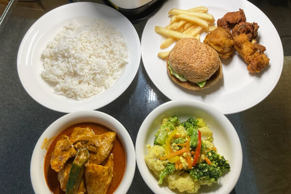 隔離ホテルの夕食2