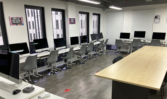 ステラーインターナショナルスクールコンピュータ室