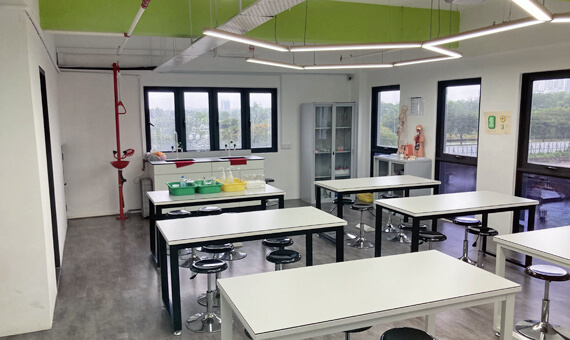 ステラーインターナショナルスクール実験室