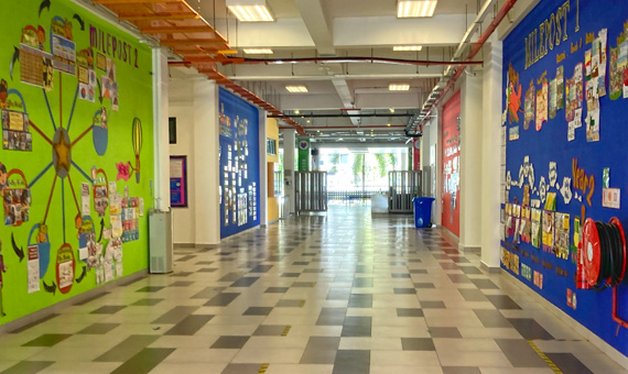 クレセンドヘルプインターナショナルスクール廊下