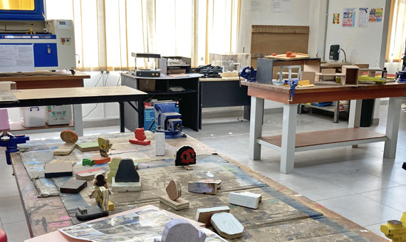 クレセンドヘルプインターナショナルスクールデザインテクノロジー室