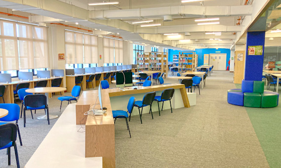 クレセンドヘルプインターナショナルスクール図書室