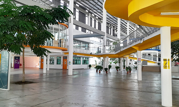 インビクタスインターナショナルスクール スプリングヒルズ校オープンエアの校舎