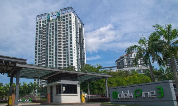 Molek Pine 3 コンドミニアム外観