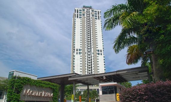 Molek Pine 4 コンドミニアム外観